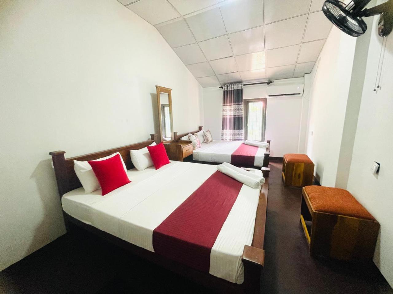 Lake Classical Guest House Kandy Exterior foto