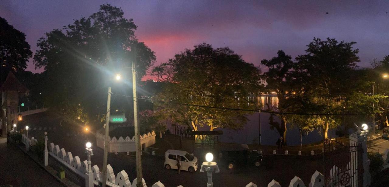 Lake Classical Guest House Kandy Exterior foto
